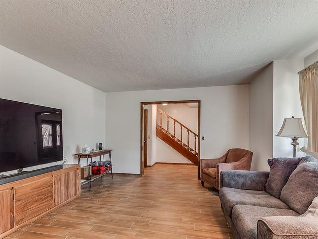 1601 N Mistletoe Lane, Edmond, OK 73034