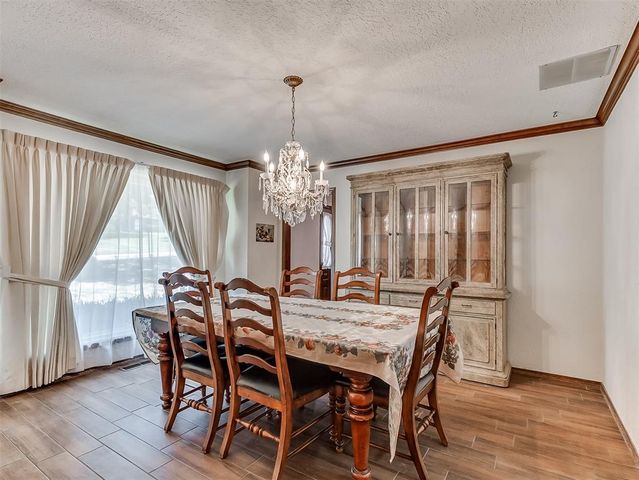 1601 N Mistletoe Lane, Edmond, OK 73034