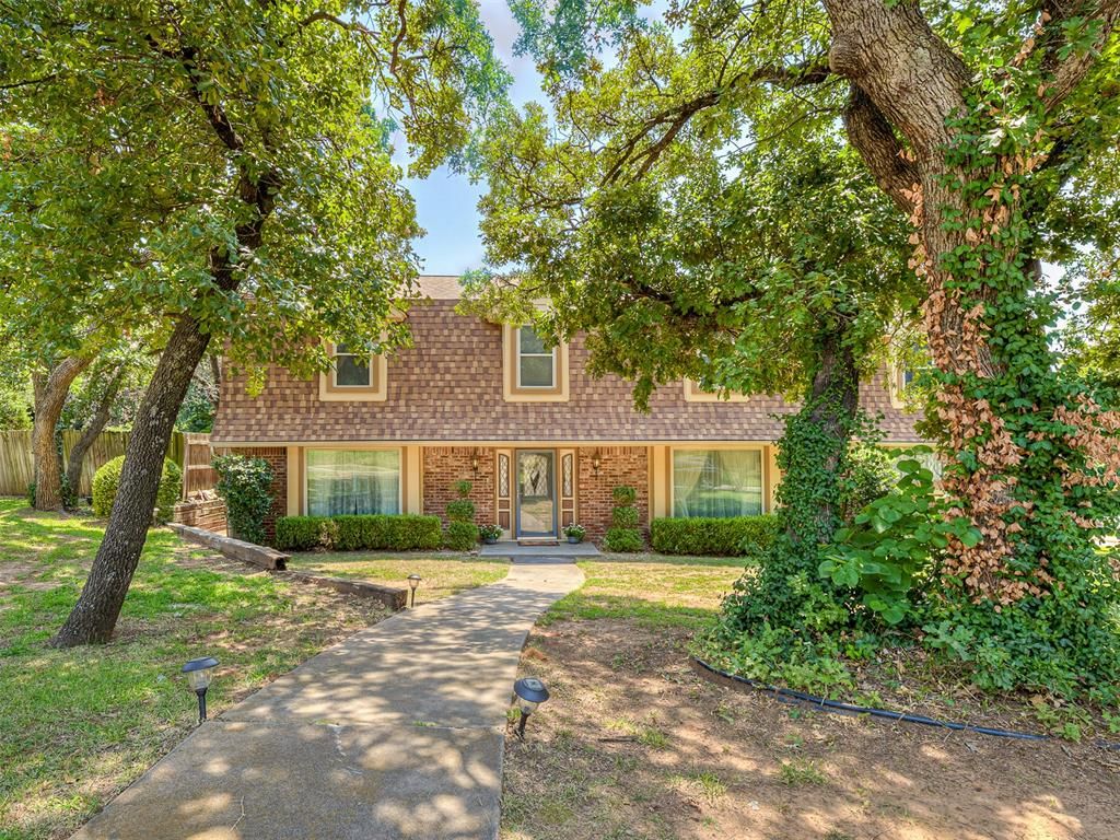 1601 N Mistletoe Lane, Edmond, OK 73034