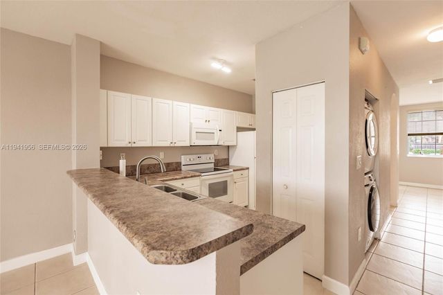 9333 SW 227th St 6-6, Cutler Bay, FL 33190