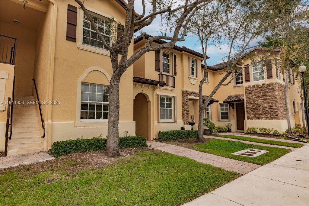 9333 SW 227th St 6-6, Cutler Bay, FL 33190