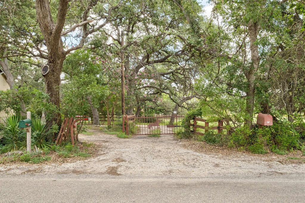 3805 Lone Man Mountain RD B, Wimberley, TX 78676