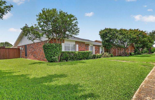 2910 Flagstone Drive, Garland, TX 75044
