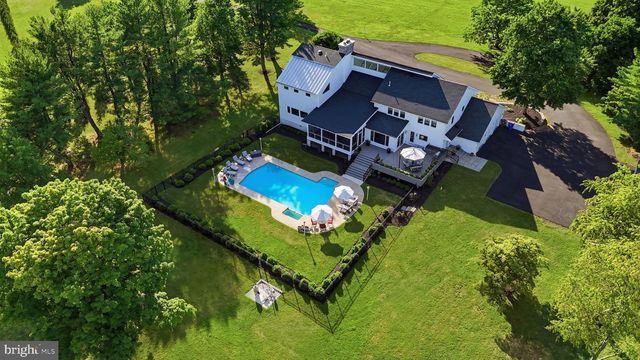 1088 HIGHLAND RD, Newtown, PA 18940