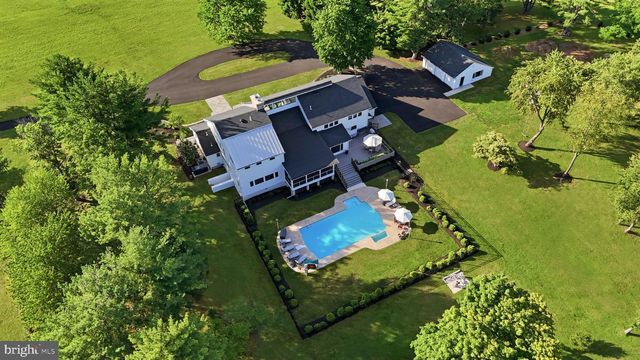 1088 HIGHLAND RD, Newtown, PA 18940