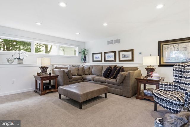 1088 HIGHLAND RD, Newtown, PA 18940