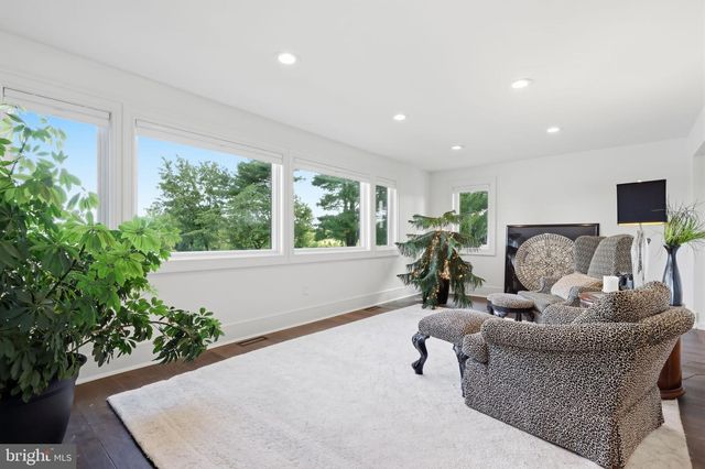 1088 HIGHLAND RD, Newtown, PA 18940
