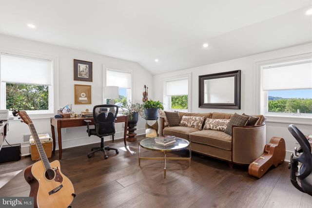 1088 HIGHLAND RD, Newtown, PA 18940
