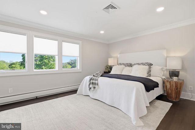 1088 HIGHLAND RD, Newtown, PA 18940