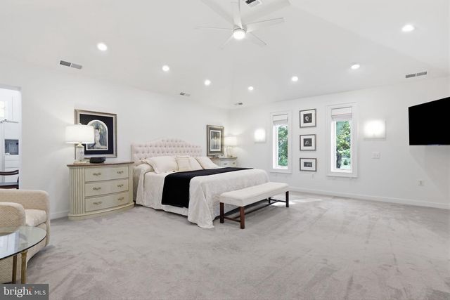 1088 HIGHLAND RD, Newtown, PA 18940