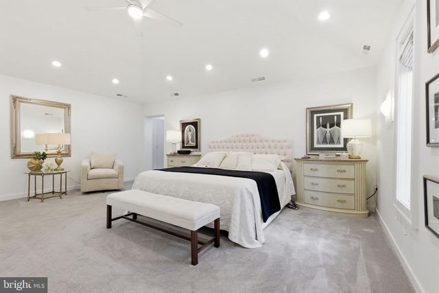 1088 HIGHLAND RD, Newtown, PA 18940