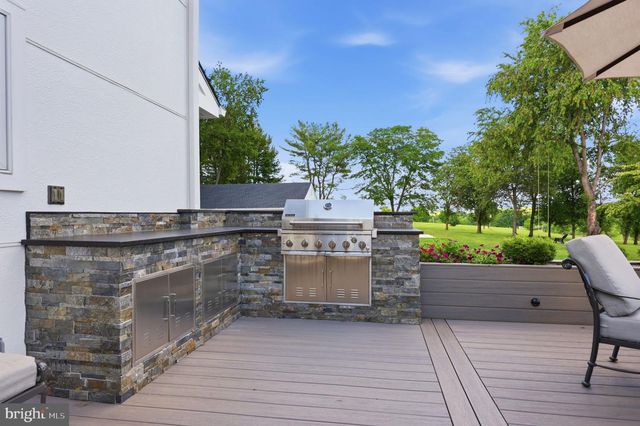 1088 HIGHLAND RD, Newtown, PA 18940