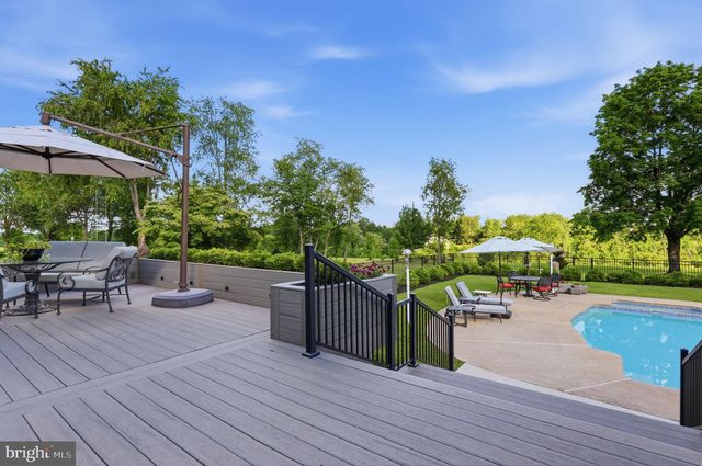 1088 HIGHLAND RD, Newtown, PA 18940