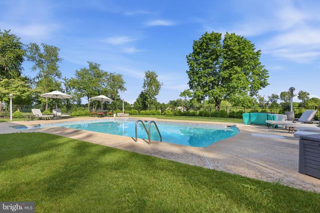1088 HIGHLAND RD, Newtown, PA 18940