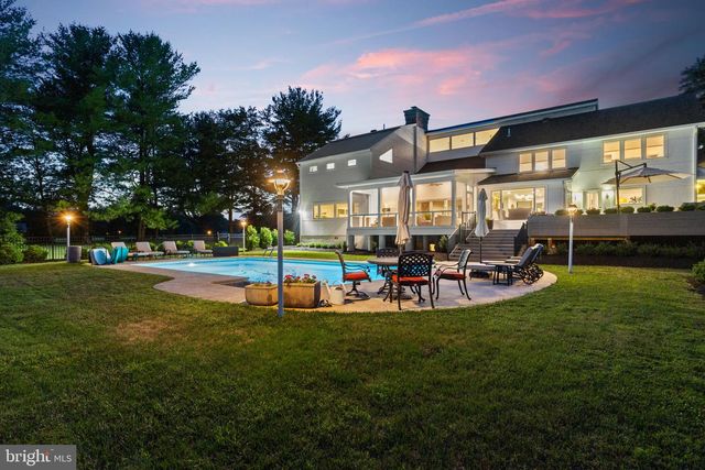 1088 HIGHLAND RD, Newtown, PA 18940