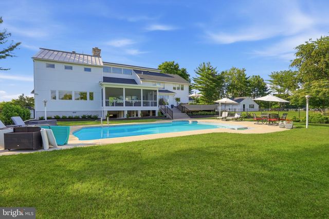 1088 HIGHLAND RD, Newtown, PA 18940