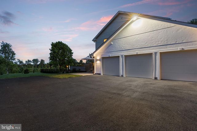 1088 HIGHLAND RD, Newtown, PA 18940