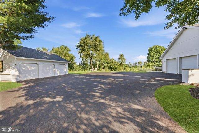1088 HIGHLAND RD, Newtown, PA 18940