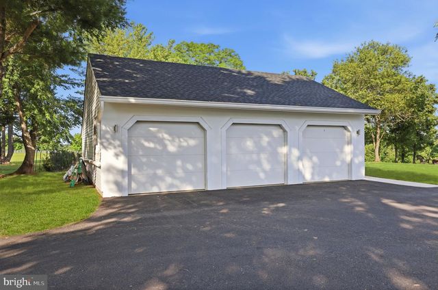 1088 HIGHLAND RD, Newtown, PA 18940