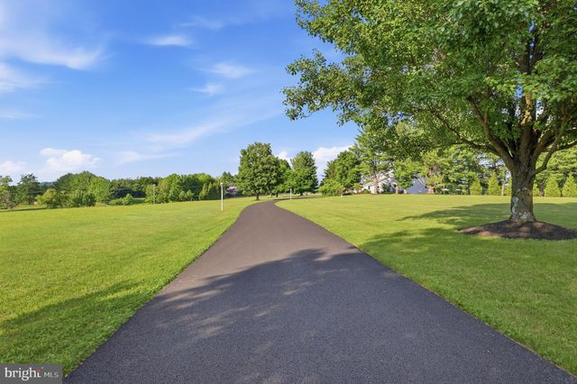 1088 HIGHLAND RD, Newtown, PA 18940