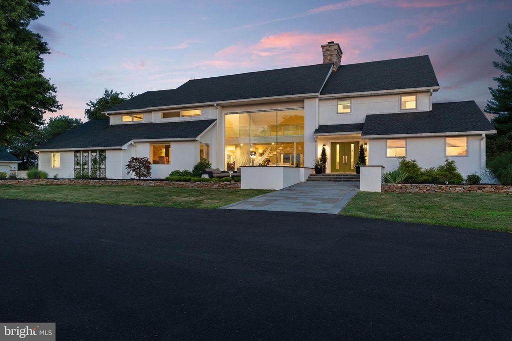 1088 HIGHLAND RD, Newtown, PA 18940