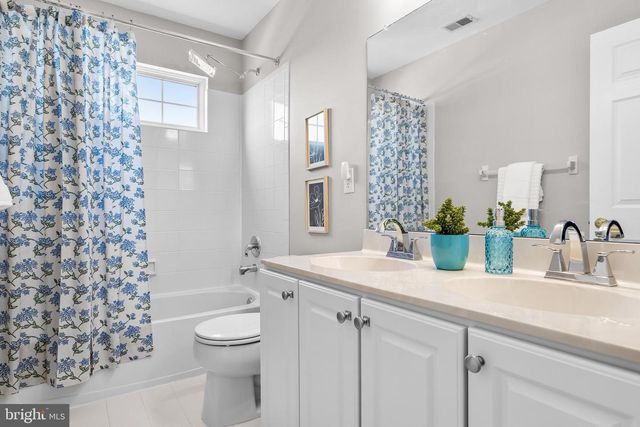 10 COTTONWOOD DR, Lumberton, NJ 08048