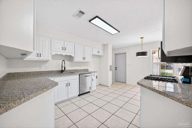 3204 Mariners Dr, Pensacola, FL 32526