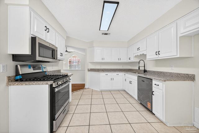 3204 Mariners Dr, Pensacola, FL 32526