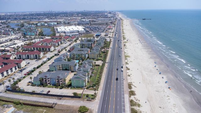 7000 Seawall Boulevard 813, Galveston, TX 77551