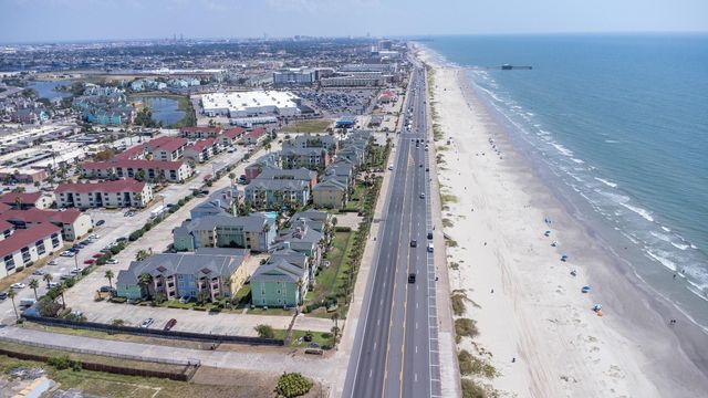 7000 Seawall Boulevard 813, Galveston, TX 77551