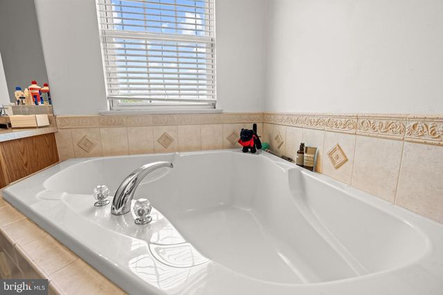 2305 ABERDEEN WAY, Macungie, PA 18062