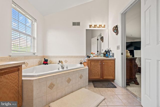 2305 ABERDEEN WAY, Macungie, PA 18062