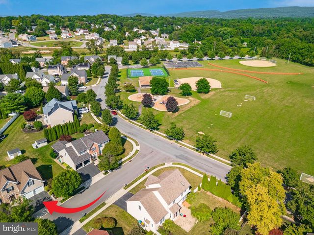 2305 ABERDEEN WAY, Macungie, PA 18062