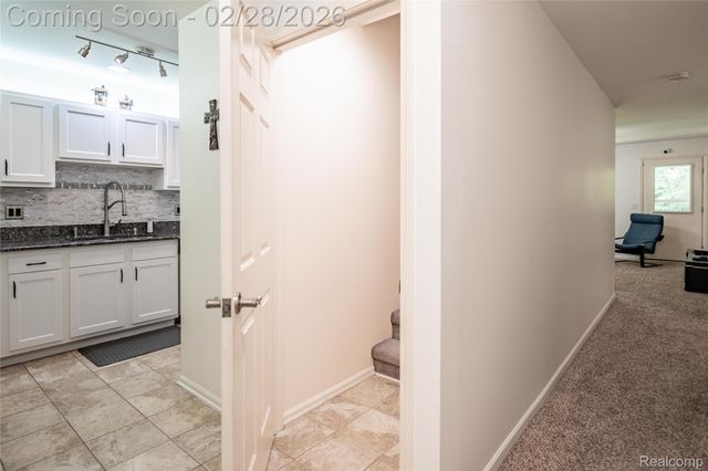 5568 Seabreeze Lane, Sterling Heights, MI 48310