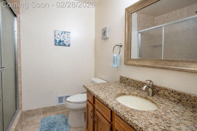 5568 Seabreeze Lane, Sterling Heights, MI 48310