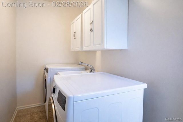 5568 Seabreeze Lane, Sterling Heights, MI 48310