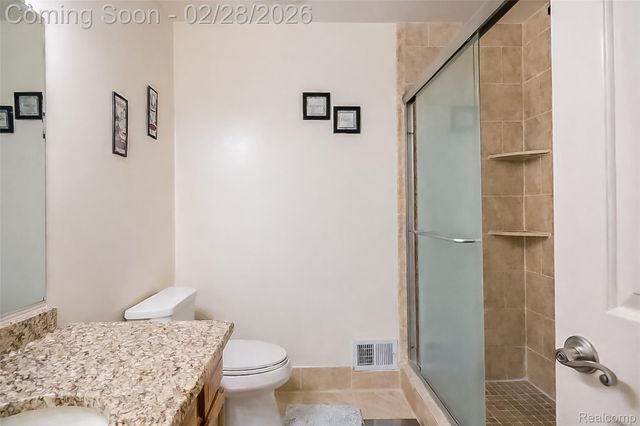 5568 Seabreeze Lane, Sterling Heights, MI 48310