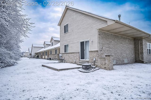 5568 Seabreeze Lane, Sterling Heights, MI 48310