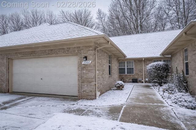 5568 Seabreeze Lane, Sterling Heights, MI 48310