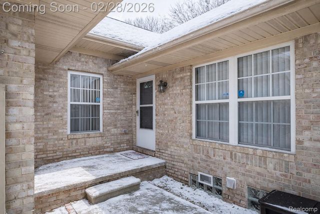 5568 Seabreeze Lane, Sterling Heights, MI 48310