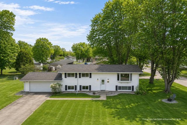 574 Gold Street, Green Lake, WI 54941
