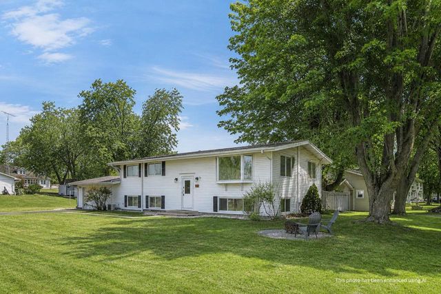 574 Gold Street, Green Lake, WI 54941