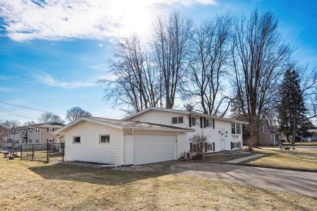 574 Gold Street, Green Lake, WI 54941