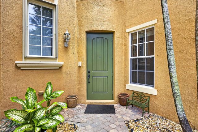 742 Cresta Circle, West Palm Beach, FL 33413