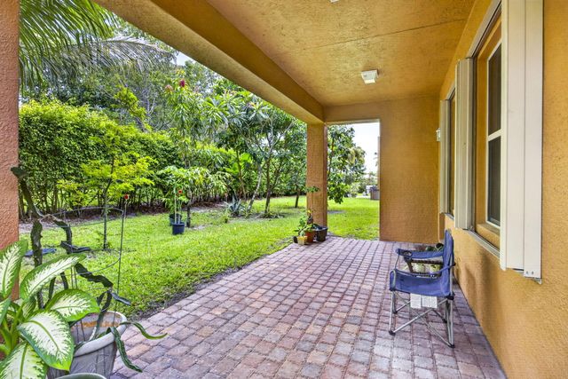 742 Cresta Circle, West Palm Beach, FL 33413