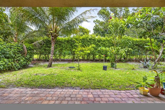 742 Cresta Circle, West Palm Beach, FL 33413