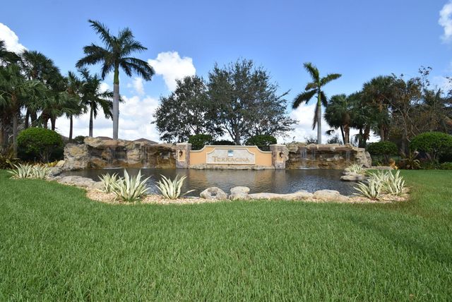 742 Cresta Circle, West Palm Beach, FL 33413