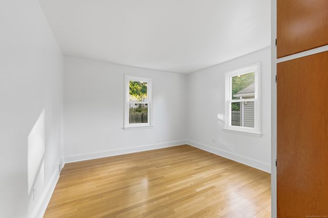 21 Stonington Road, Norwich, CT 06360