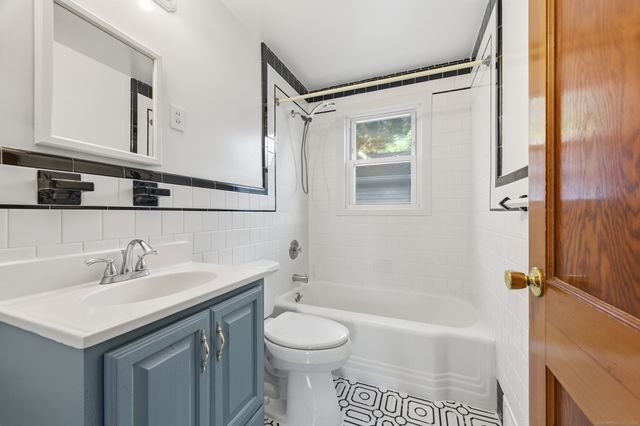 21 Stonington Road, Norwich, CT 06360