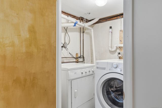 21 Stonington Road, Norwich, CT 06360